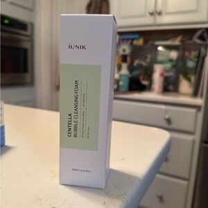 Unik Centella Bubble Cleansing Foam - White and Green